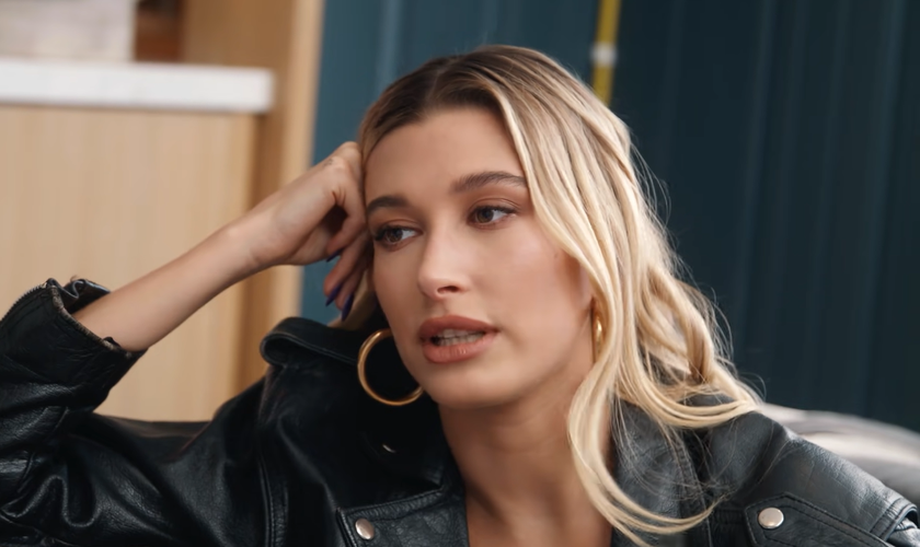 Hailey Bieber revelou que já se sentiu isolada em sua igreja. (Foto: YouTube/Hillsong Channel).