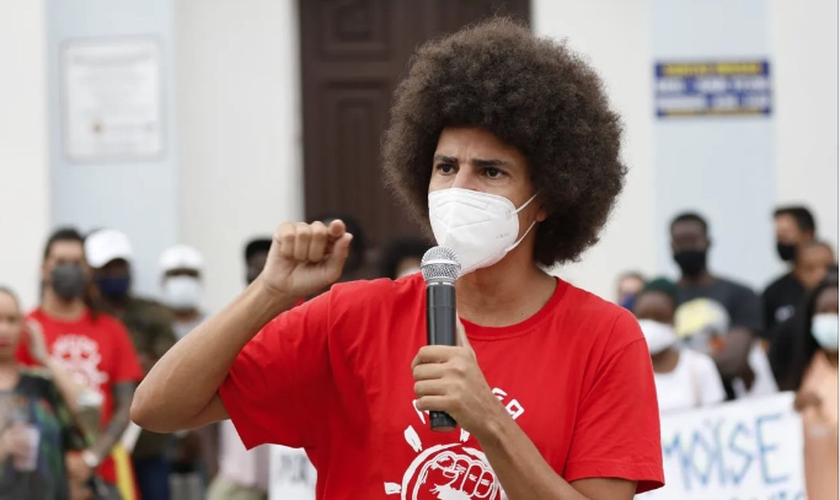 O petista liderou um protesto dentro de igreja em Curitiba. (Foto: Instagram/Renato Freitas)