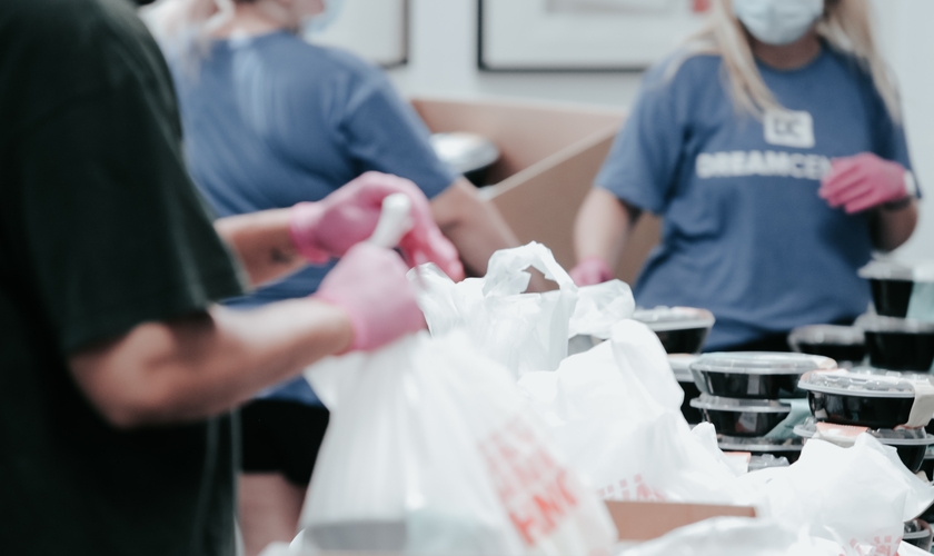 O Conselho Municipal de Brookings emitiu uma lei limitando a doação de alimentos por igrejas. (Foto: Unsplash/Joel Muniz).