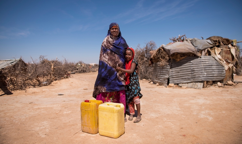 Somalis sofrem com seca que assola país. (Foto: Reprodução / MNN) 