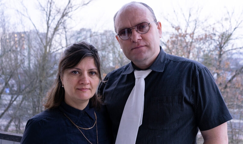 Larisa Vladimirovna Cheprunova e Mikhail Yuryevich Cheprunov na Rússia. (Foto: Reprodução/Religion News Service/Cortesia das Testemunhas de Jeová)