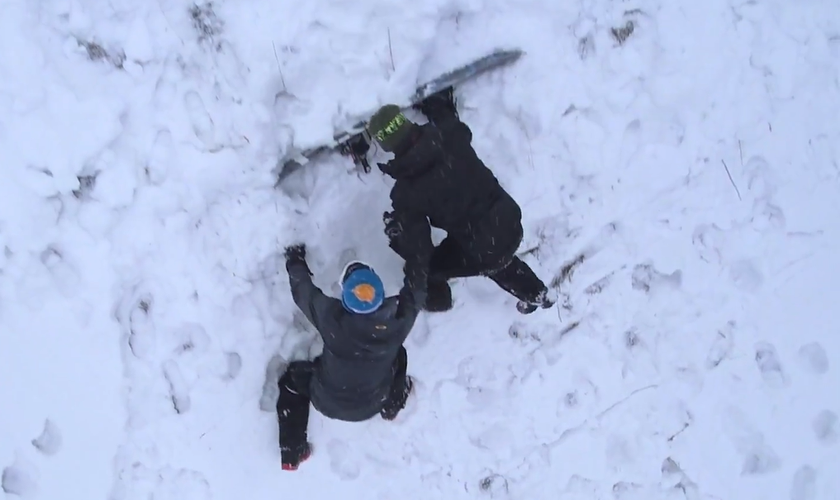 Os irmãos Michael Walsh e Matt foram atingidos por uma avalanche enquanto esquiavam. (Foto: Reprodução/CBN News).
