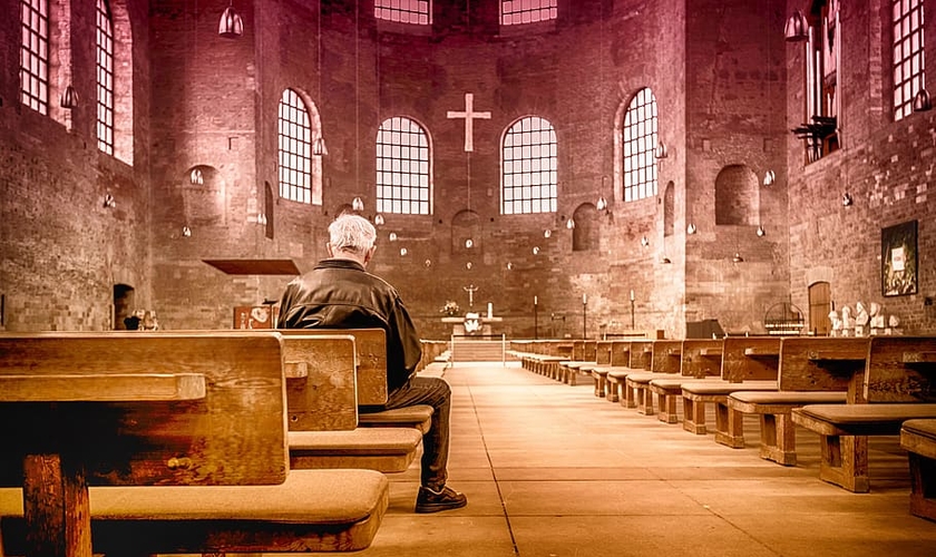 Pastores pedem oração pelos ‘irmãos’ ucranianos. (Foto ilustrativa: Reprodução / Unsplash)