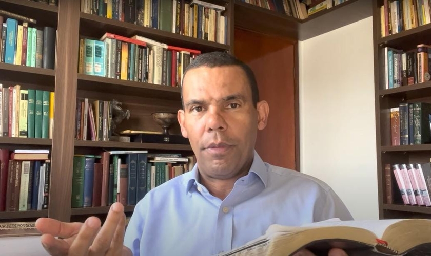 Rodrigo Silva, arqueólogo, teólogo e historiador. (Foto: Captura de tela/YouTube Rodrigo Silva Arqueologia)