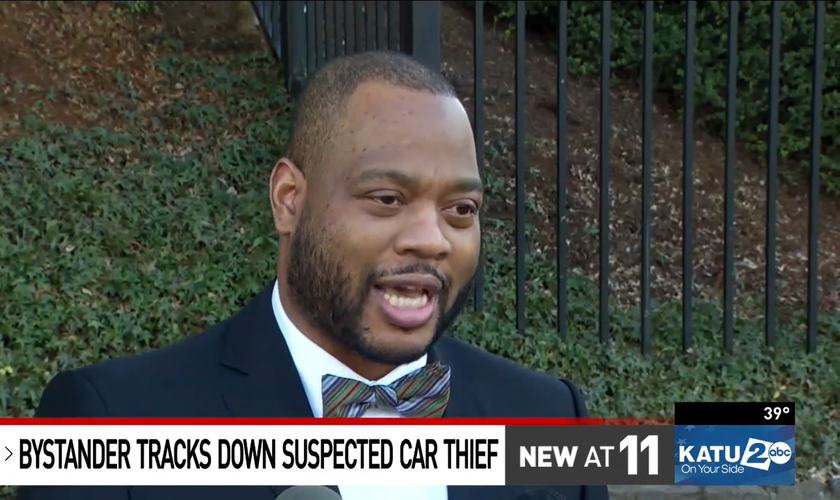 Brown se deparou com um criminoso fugindo, após roubar um carro com um menino de 3 anos. (Foto: Reprodução/KATU-TV).