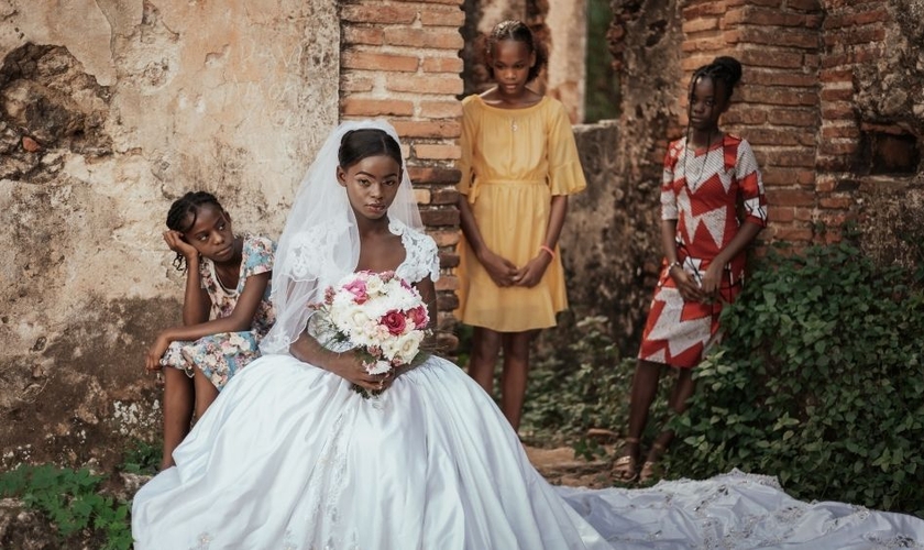 Lauri, de 13 anos, da República Dominicana, durante sessão de fotos para a campanha contra o casamento infantil. (Foto: Reprodução/Compassion International)