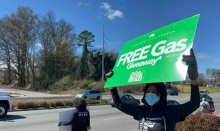 A Kingdom City Church doou combustível a 300 pessoas em Charlotte. (Foto: Facebook/Kingdom City Church).
