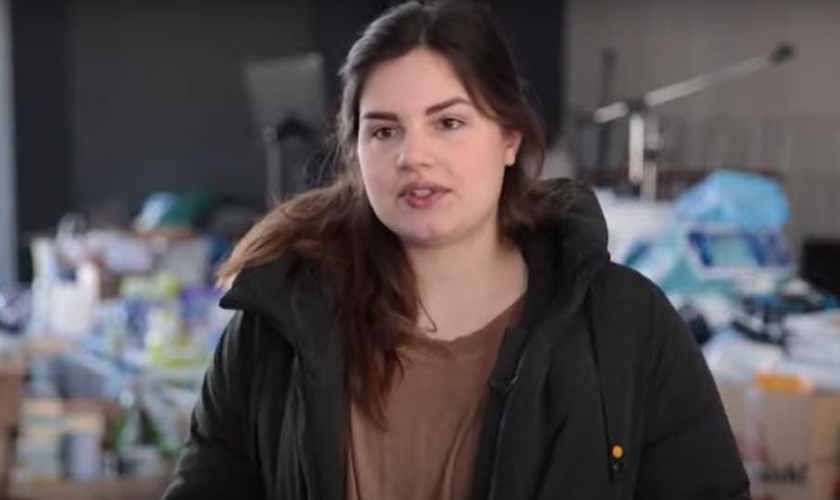 Marie, uma das missionárias da JOCUM. (Foto: Captura de tela/YouTube/CBN News)