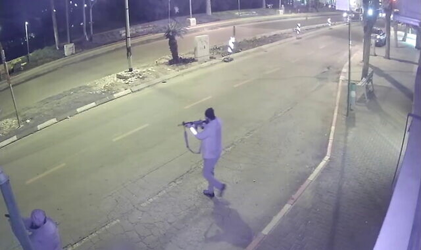 Suspeitos de um ataque terrorista em Hadera, em 27 de março de 2022. (Captura de tela: Twitter Arieh Kovler)