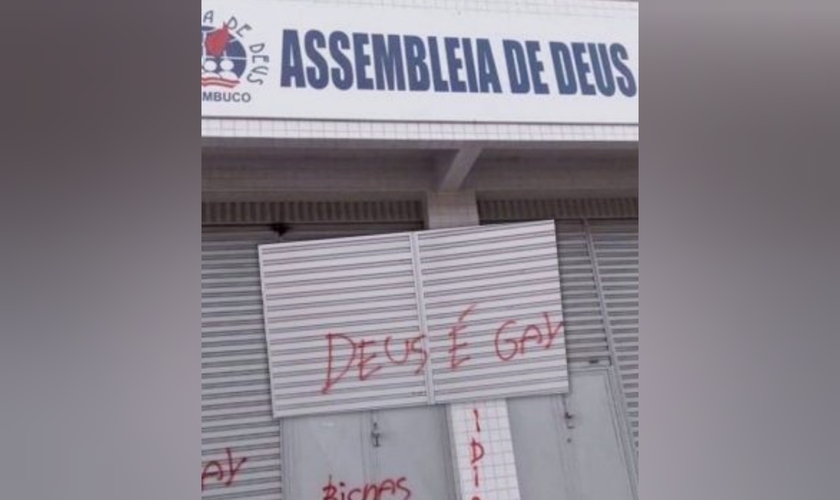 A Assembleia de Deus em Jaboatão dos Guararapes foi alvo de vandalismo. (Foto: Portal da Prefeitura).