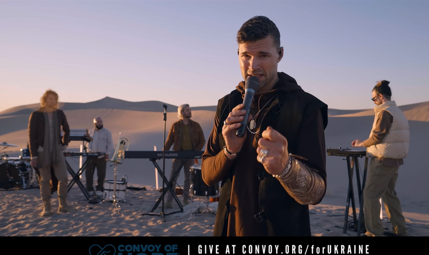 For King & Country arrecadou mais de 150 mil dólares em show beneficente. (Foto: YouTube/for King & Country).