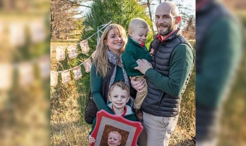 Rachel Hewitt e sua família. (Foto: Arquivo pessoal)