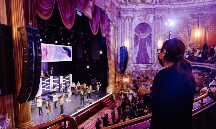  Para Keller, o modelo de megaigreja é prejudicial ao desenvolvimento espiritual da congregação. (Foto: Facebook/Times Square Church). 