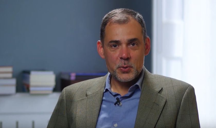 Keith Walters em depoimento sobre a decisão favorável que recebeu do Tribunal do Trabalho. (Foto: Captura de tela YouTube Christian Concern)