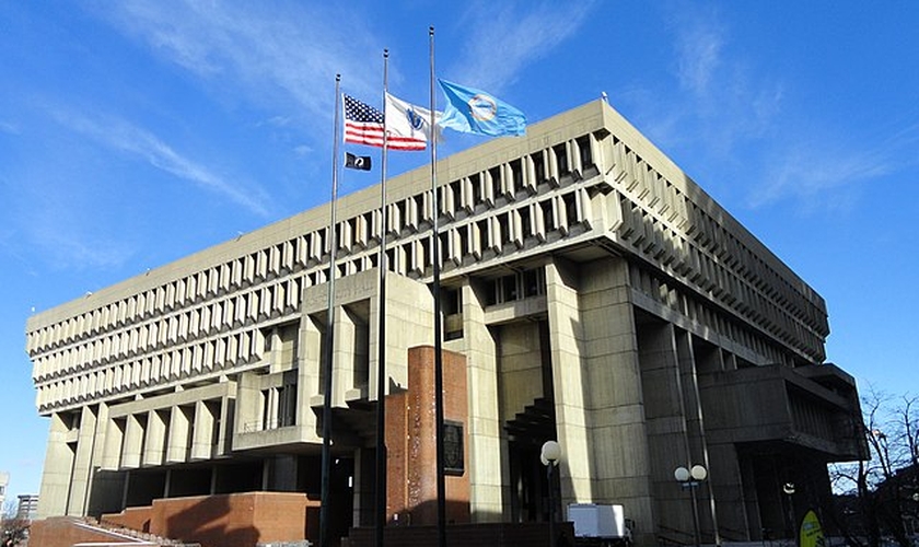 O Templo Satânico fez um pedido para hastear sua bandeira na prefeitura de Boston. (Foto: Wikimedia Commons/ Daderot).