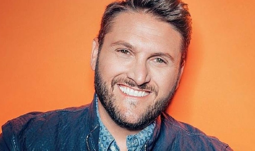 Jody McBrayer escreveu um livro de memórias para ajudar pessoas com depressão. (Foto: Reprodução/Deezer)