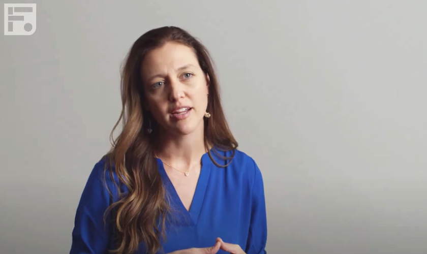 Jen Oshman, autora do livro “Que Eu Diminua”. (Foto: Captura de tela/YouTube Ministério Fiel)