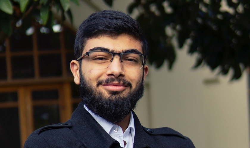 Badawi se matriculou em uma faculdade de teologia para conhecer o cristianismo. (Foto: Imagem ilustrativa/Unsplash/Sohaib Al Kharsa).