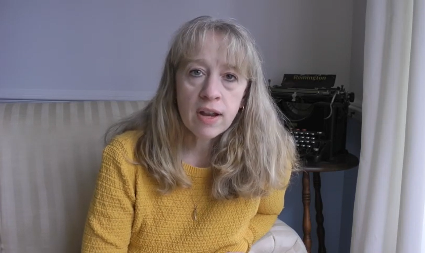 Sarah Sumpolec foi libertada do engano da feitiçaria após ter um encontro com Deus. (Foto: YouTube/Sarah Anne Sumpolec).