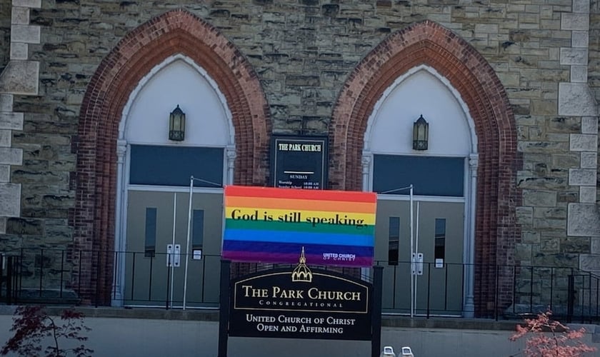 A Park Church, filiada à Igreja Unida de Cristo, celebrou o Mês do Orgulho Gay. (Foto: Facebook/The Park Church Elmira).