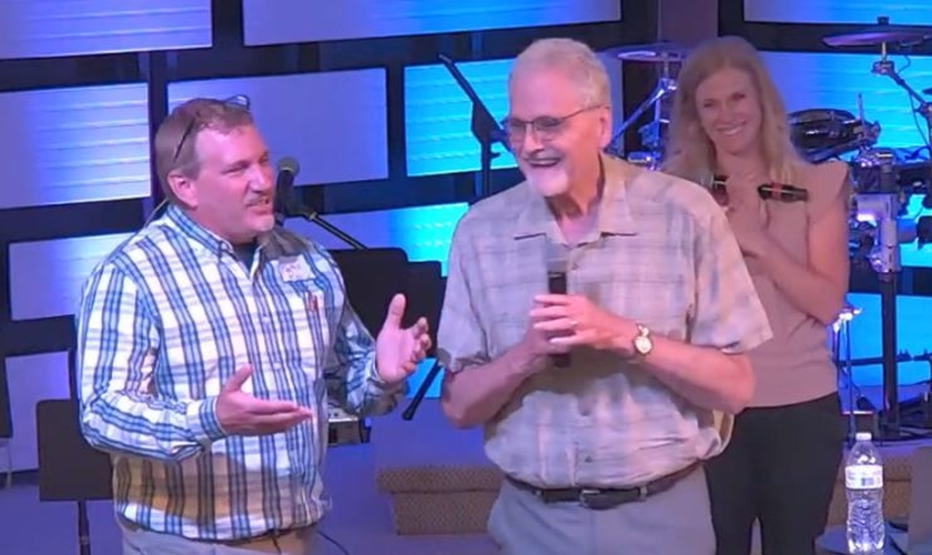 Bill sofria de Síndrome Pós-Pólio, que atrofiou seu corpo e o impediu de pregar. (Foto: Assemblies of God).