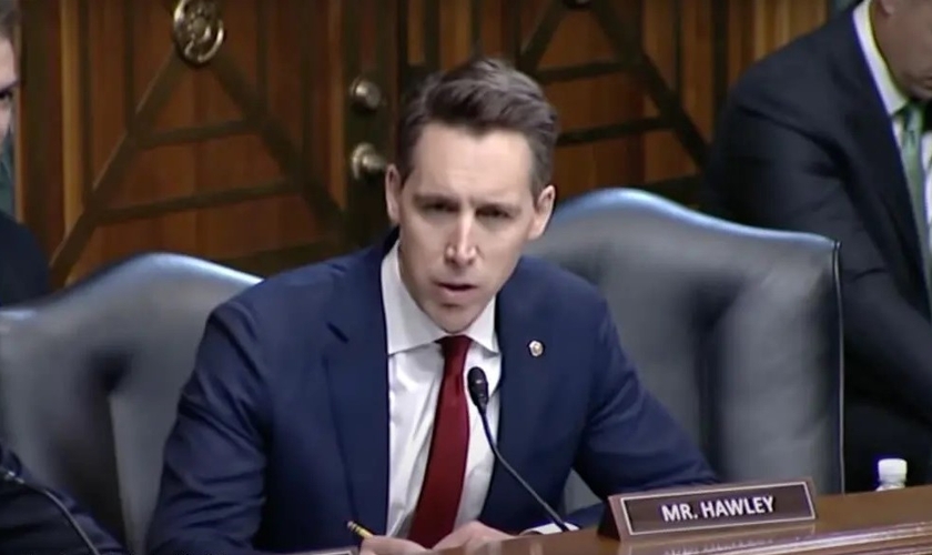 O senador Josh Hawley, durante audiência no Capitólio em 12 de julho de 2022. (Captura de tela YouTube)