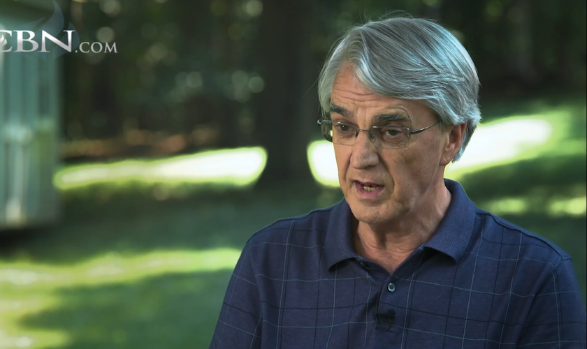 Ken Johnston cancelou sua cirurgia e passou três dias sozinho em oração. (Foto: Reprodução/CBN News).