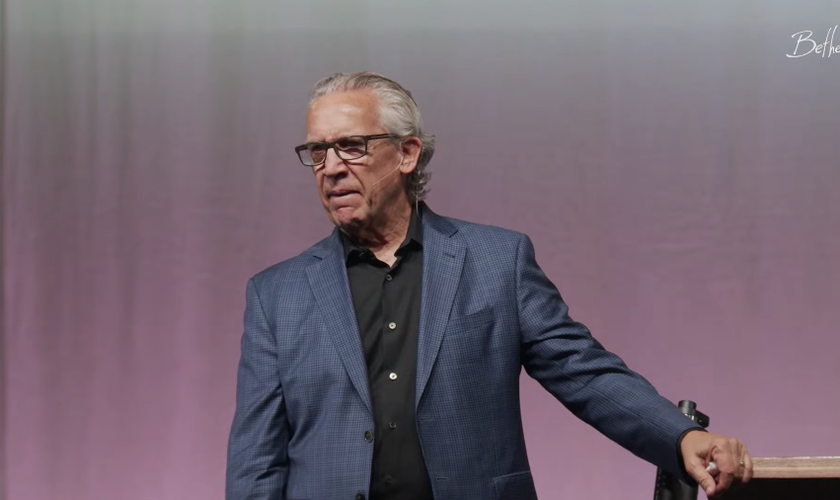 Pastor Bill Johnson fala à igreja em Redding, na Califórnia. (Foto: Bethel Church/YouTube)