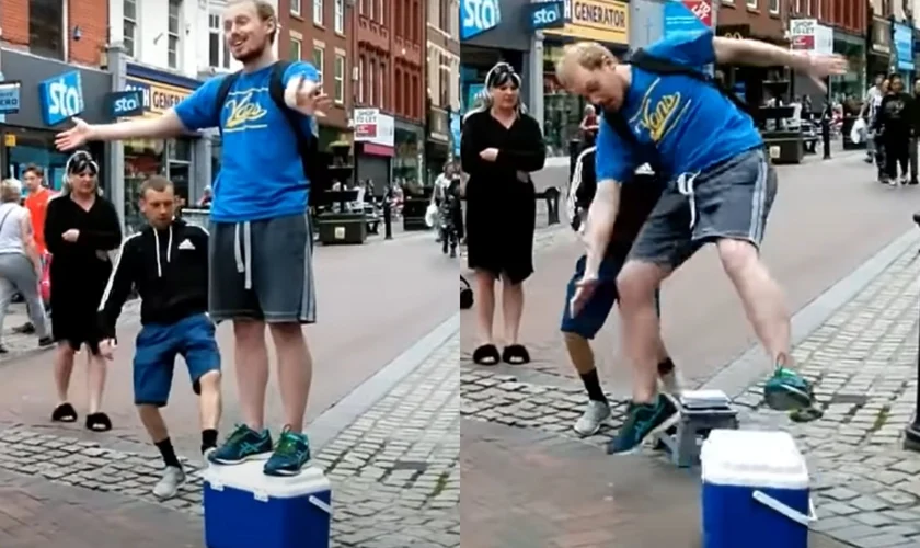 Joe Kirby quase foi derrubado no chão enquanto pregava o Evangelho, na Inglaterra. (Foto: Reprodução/Street Preaching Channel).