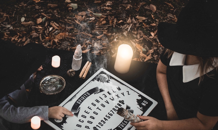 Tabuleiro Ouija, usado por satanistas. (Foto representativa: Unsplash/Alexia Rodrigues)