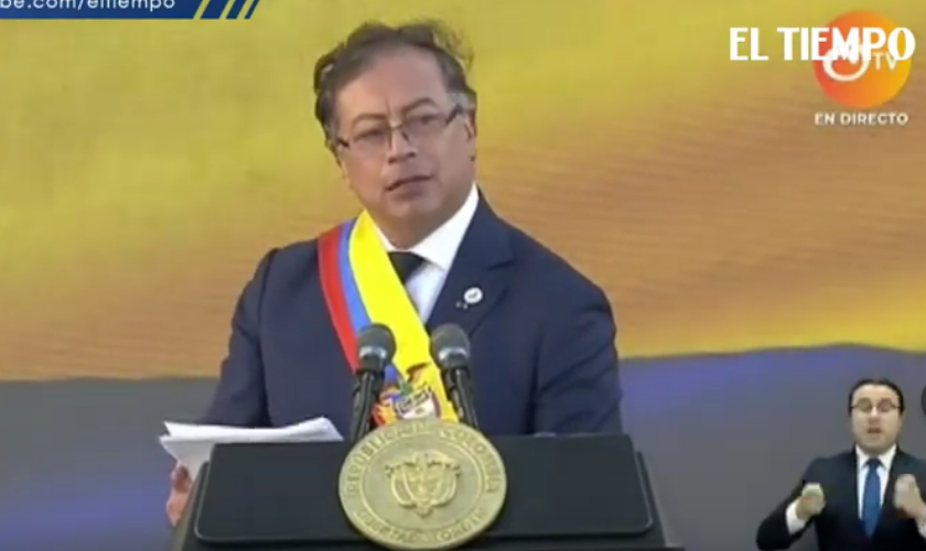 Gustavo Petro assume a presidência da Colômbia. (Captura de tela/YouTube/El Tiempo).