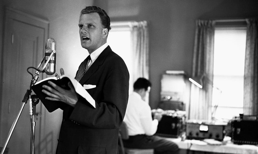 Billy Graham expandiu o evangelismo com o uso do rádio, TV, mídia impressa e internet. (Foto: Billy Graham Evangelistic Association)