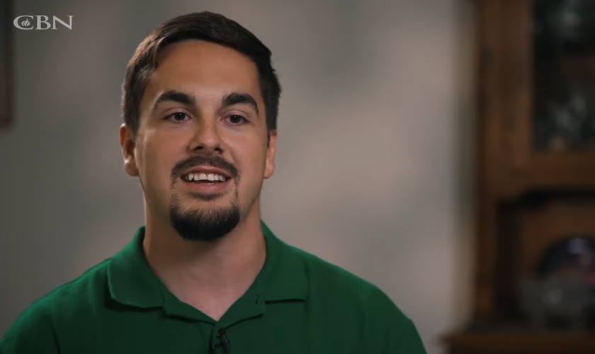 Sam Bishop havia perdido a esperança de viver até encontrar Jesus. (Foto: YouTube/The 700 Club).