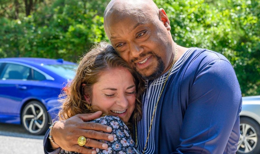 Heather Schafer e Roy McIntosh: unidos pela doação do rim. (Foto: Reprodução / CBN News)