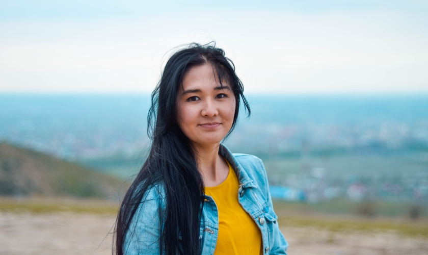 Jen, de 22 anos, está testemunhando como Deus a salvou de ser violentada. (Foto: Imagem ilustrativa/Unsplash/Irene Strong).