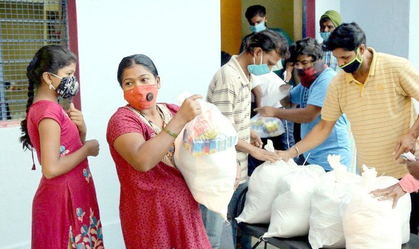  Seema, o marido e os filhos estavam desnutridos e lutavam para colocar comida na mesa. (Foto: International Mission Board).