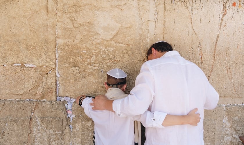 Entre agosto e setembro, os judeus vivem o tempo da Teshuvá, no mês de Elul. (Foto: Unsplash/Anton Mislawsky)