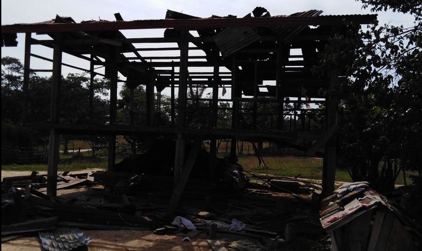 Casa de um cristão no Laos que foi demolida. (Foto cortesia de Asian Access/Mission Network News).