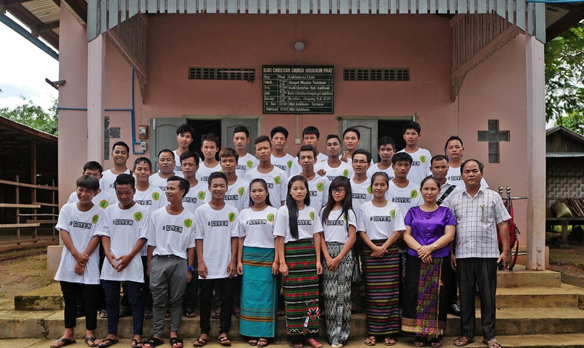 Estudantes de faculdade cristã no Mianmar. (Foto: Imagem ilustrativa/Myanmar Hope Christian Mission).