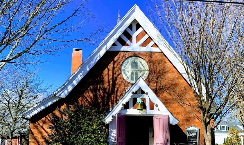 A Igreja Episcopal de St. Andrew abrigou 50 imigrantes, na Ilha de Martha's Vineyard. (Foto: Facebook/St. Andrew's Episcopal Church).