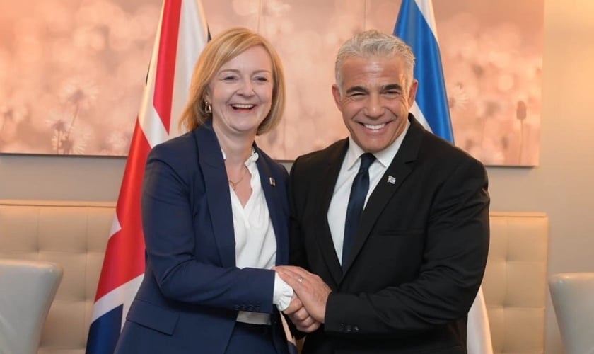 A primeira-ministra britânica Liz Truss e o premiê israelense Yair Lapid, durante Assembleia Geral da ONU. (Foto: Twitter/Yair Lapid/Avi Ohion, L.A.M.)