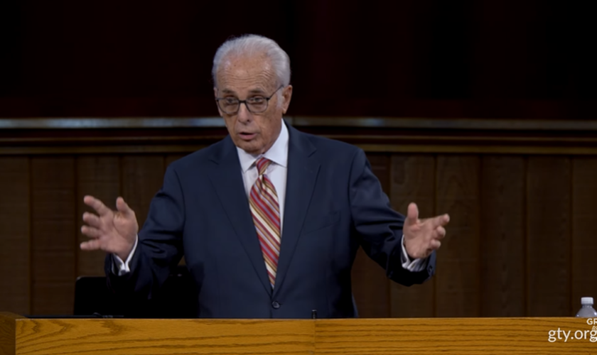 O pastor John MacArthur condenou a campanha pró-aborto do governo da Califórnia. (Foto: Reprodução/YouTube/Grace to You).