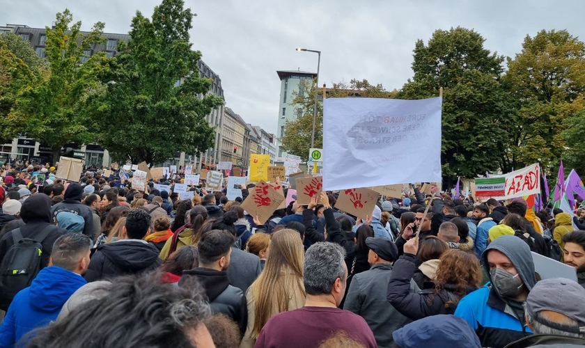 Protestos em Berlim, por Mahsa Amini. (Foto: Wikimedia Commons)