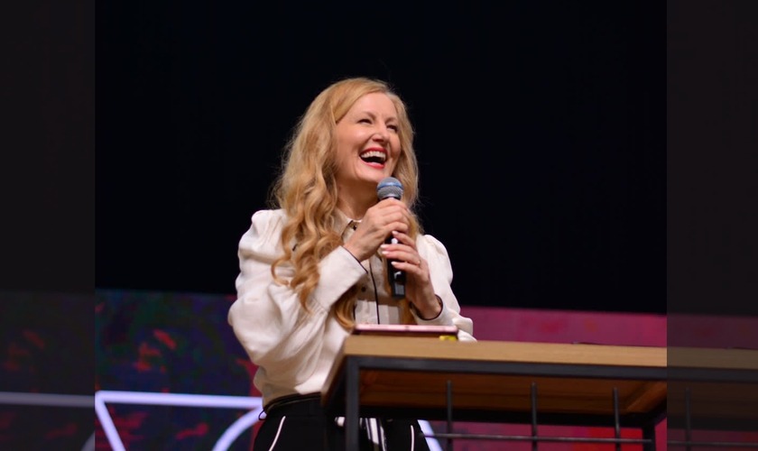 Katherine Ruonala na abertura do VOA 2022. (Foto: Global Awakening Brasil)