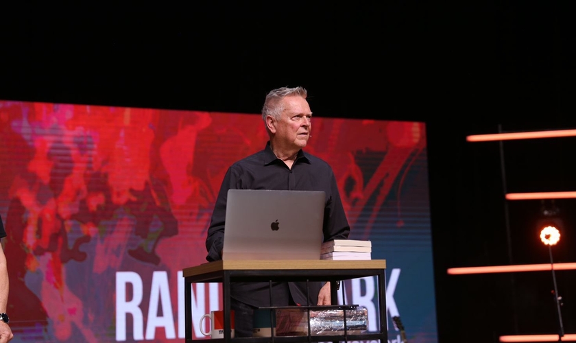 Randy Clark na conferência Voz dos Apóstolos 2022. (Foto: Global Awakening Brasil)