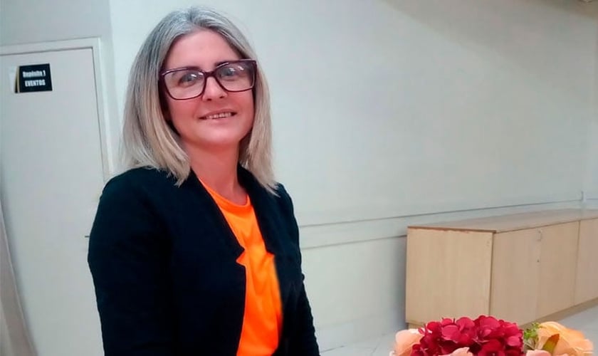 Anunciada Losque tinha um nódulo na tireoide e precisaria fazer cirurgia. (Foto: Site Mulher Cristã).