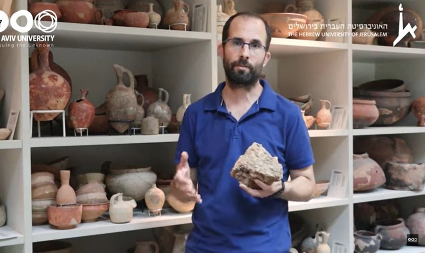 Arqueólogo israelense. (Foto: Captura de tela/YouTube TAUVOD)