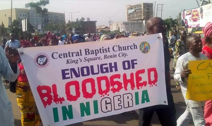 Cristãos nigerianos marcham em protesto contra violência e sequestros. (Foto: Reprodução/Baptist Press)