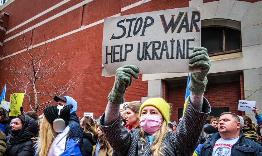 Aumenta a demanda de Bíblias entre os ucranianos. (Foto: Pexels/Katie Godowski)