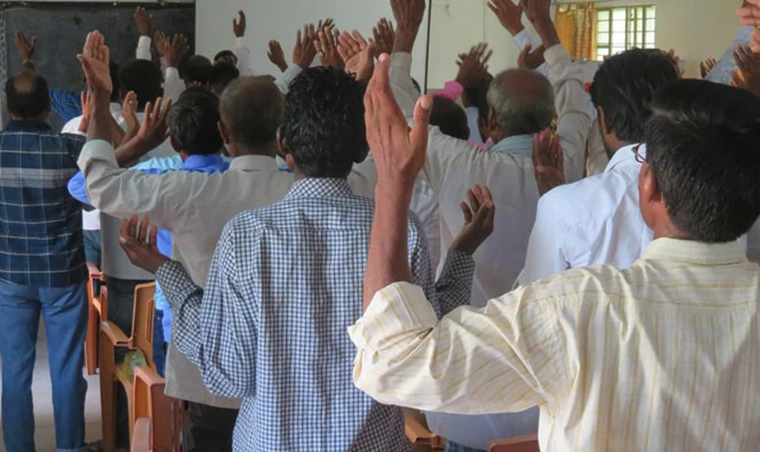 Indianos que abandonam o hinduísmo e se convertem a Cristo são atacados com violência. (Foto representativa: Portas Abertas)